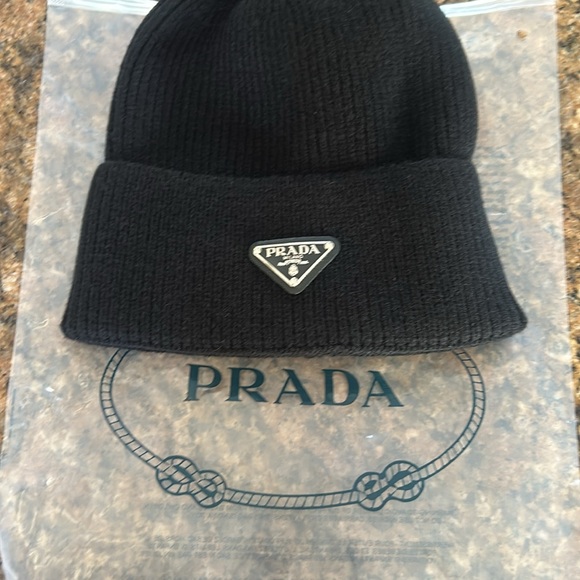 New black Prada beanie never worn one size - Picture 2 of 4